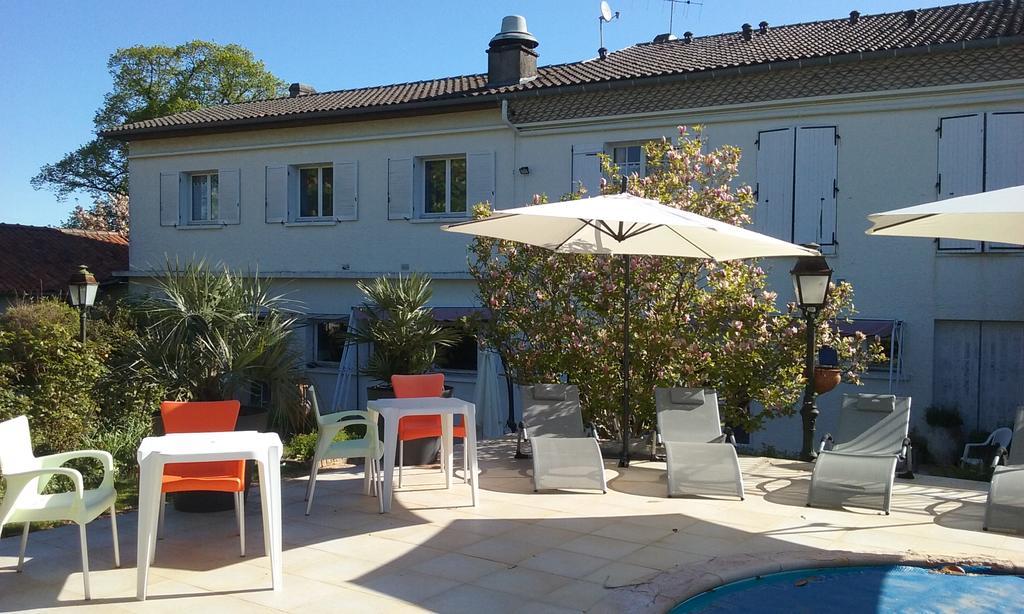 Hotel Du Commerce Chez Stephane Roumazières エクステリア 写真