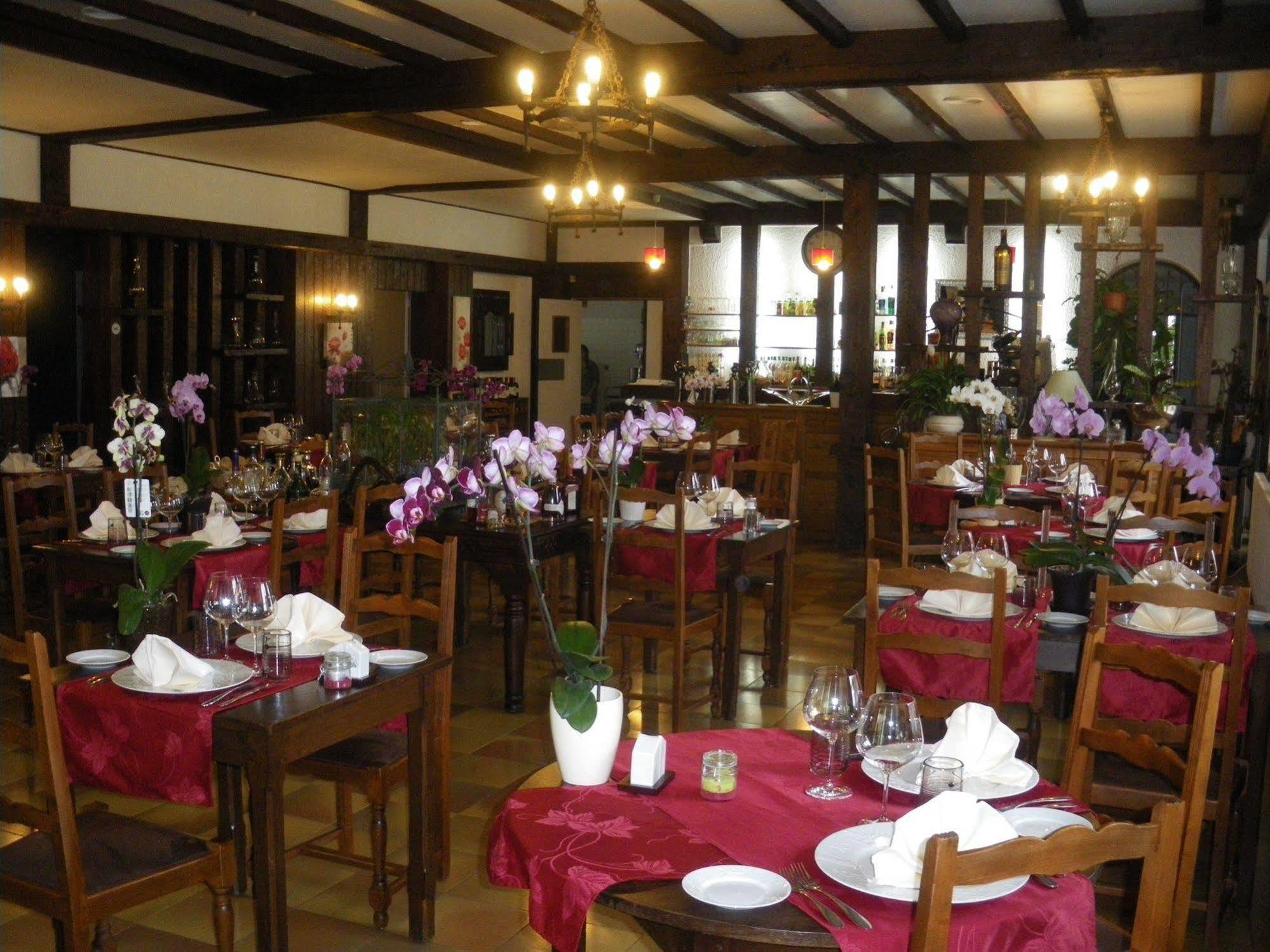 Hotel Du Commerce Chez Stephane Roumazières エクステリア 写真