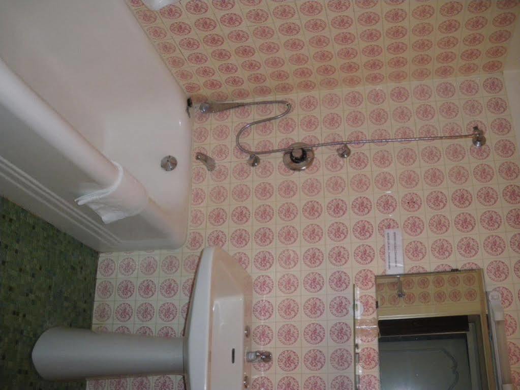 Hotel Du Commerce Chez Stephane Roumazières エクステリア 写真