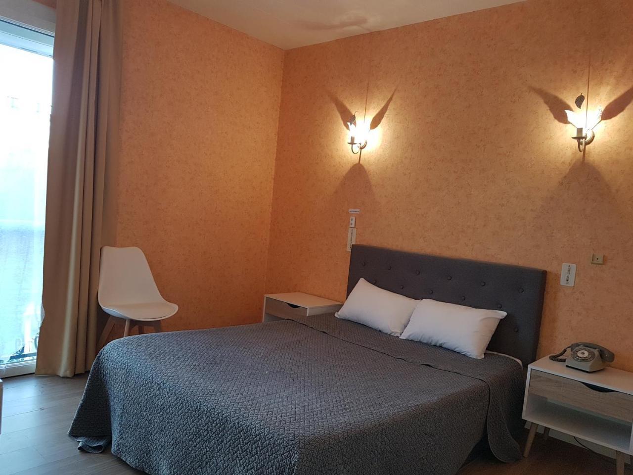 Hotel Du Commerce Chez Stephane Roumazières エクステリア 写真