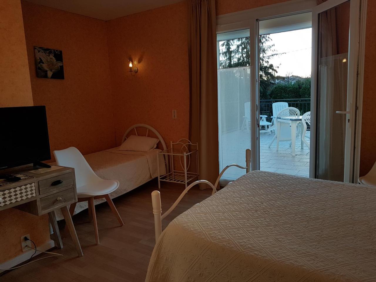 Hotel Du Commerce Chez Stephane Roumazières エクステリア 写真