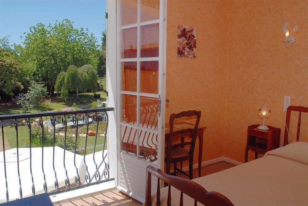 Hotel Du Commerce Chez Stephane Roumazières エクステリア 写真